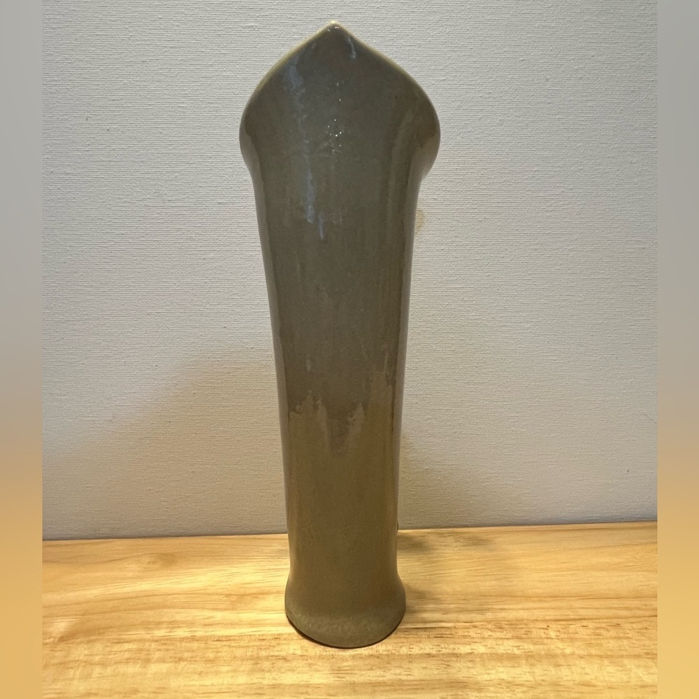 HANDCRAFTED STUDIO POTTERY FLORAL BUD VASE SIGNED - Picture 5 of 9